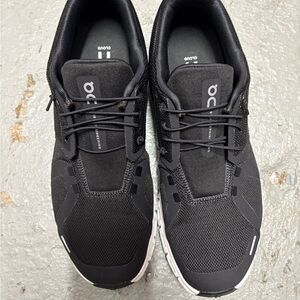 On Womens Cloud 6 size 10 Black Gently Worn